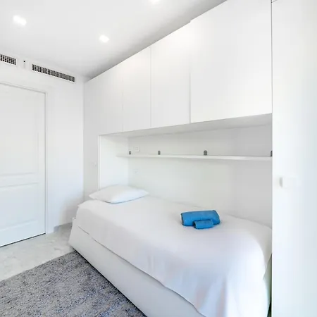 3 Pieces En Dernier Etage - Vue Et Montagnes - De Standing Antibes