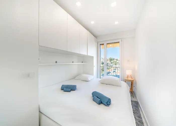 3 Pièces En Dernier étage - Vue Et Montagnes - Résidence De Standing * Antibes